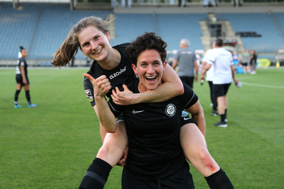 Sturm Damen - Neulengbach
OEFB Frauen Bundesliga, 17. Runde, SK Sturm Graz Damen - USV Neulengbach, Stadion Liebenau Graz, 20.05.2022. 

Foto zeigt Sophie Maierhofer (Sturm Damen) und Emily Cancienne (Assistenz Trainer Sturm Damen)
