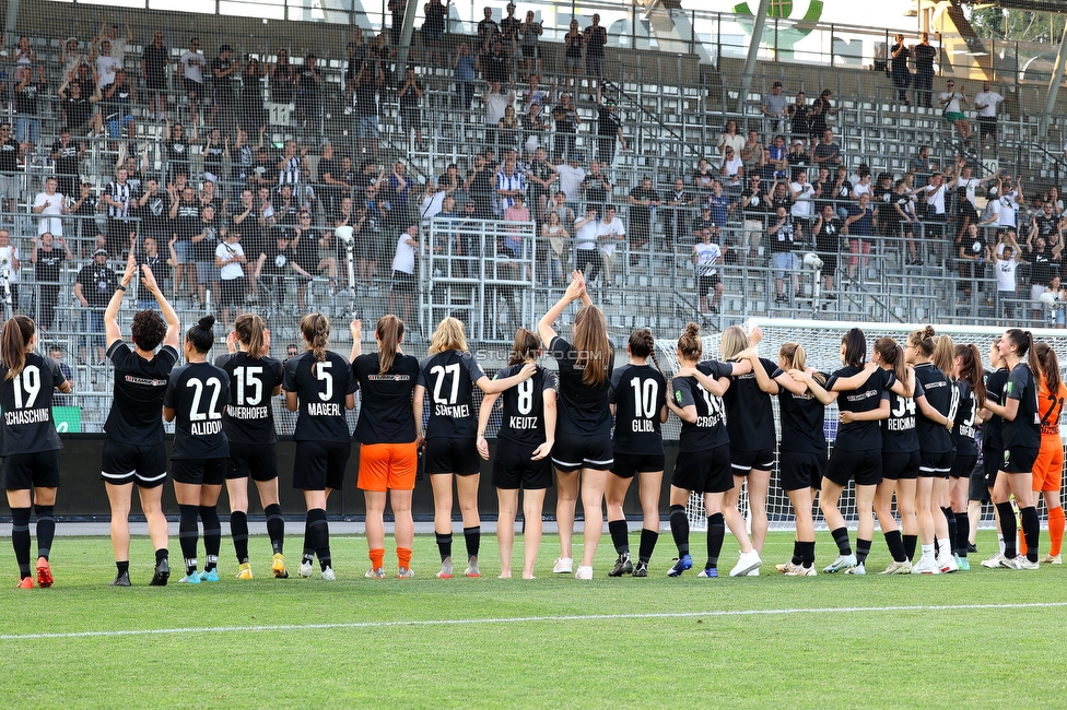 Sturm Damen - Neulengbach
OEFB Frauen Bundesliga, 17. Runde, SK Sturm Graz Damen - USV Neulengbach, Stadion Liebenau Graz, 20.05.2022. 

Foto zeigt die Mannschaft der Sturm Damen und Fans von Sturm
