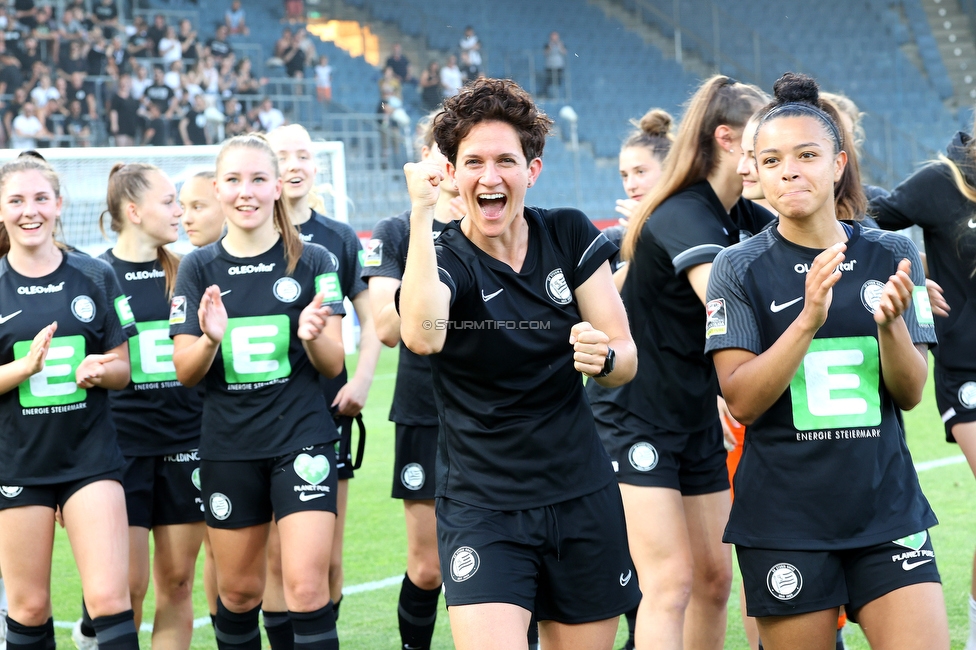 Sturm Damen - Neulengbach
OEFB Frauen Bundesliga, 17. Runde, SK Sturm Graz Damen - USV Neulengbach, Stadion Liebenau Graz, 20.05.2022. 

Foto zeigt Emily Cancienne (Assistenz Trainer Sturm Damen)
