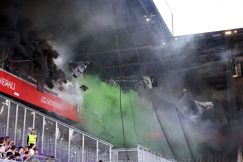 Austria Wien - Sturm Graz
Oesterreichische Fussball Bundesliga, 32 Runde, FK Austria Wien - SK Sturm Graz, Franz Horr Stadion Wien, 21.05.2022. 

Foto zeigt Fans von Sturm mit einer Choreografie
Schlüsselwörter: pyrotechnik