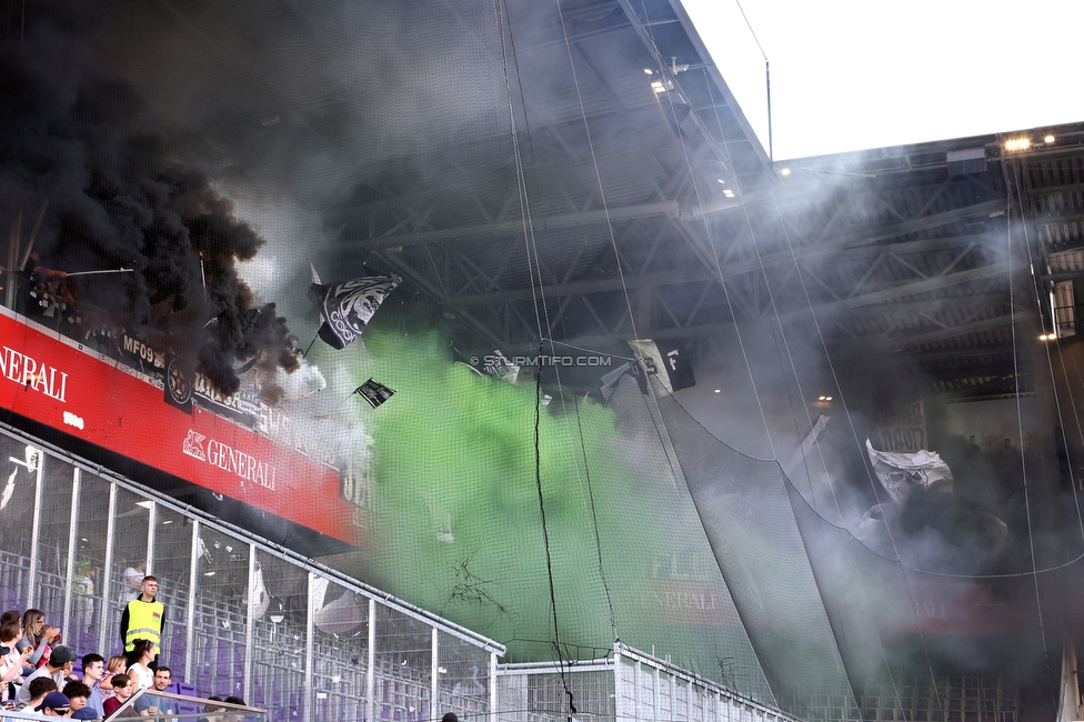 Austria Wien - Sturm Graz
Oesterreichische Fussball Bundesliga, 32 Runde, FK Austria Wien - SK Sturm Graz, Franz Horr Stadion Wien, 21.05.2022. 

Foto zeigt Fans von Sturm mit einer Choreografie
Schlüsselwörter: pyrotechnik