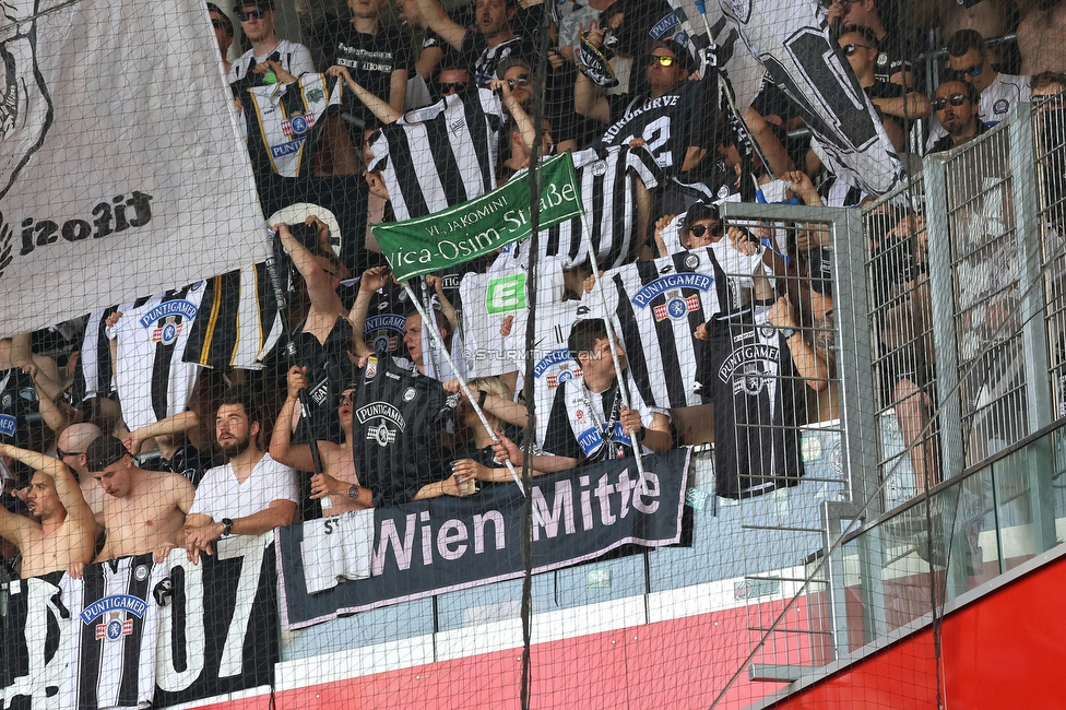 Austria Wien - Sturm Graz
Oesterreichische Fussball Bundesliga, 32 Runde, FK Austria Wien - SK Sturm Graz, Franz Horr Stadion Wien, 21.05.2022. 

Foto zeigt Fans von Sturm
