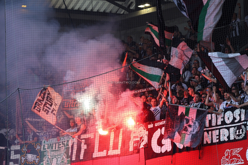 Austria Wien - Sturm Graz
Oesterreichische Fussball Bundesliga, 32 Runde, FK Austria Wien - SK Sturm Graz, Franz Horr Stadion Wien, 21.05.2022. 

Foto zeigt Fans von Sturm
