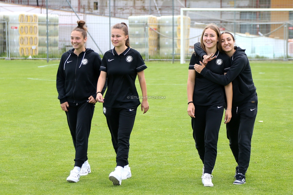 Horn - Sturm Damen
OEFB Frauen Cup, Halbfinale, SV Horn - SK Sturm Graz Damen, Trainingszentrum Horn Platz III, 26.05.2022. 

Foto zeigt Michela Croatto (Sturm Damen), Annabel Schasching (Sturm Damen), Anna Maria Wirnsberger (Sturm Damen) und Andrea Glibo (Sturm Damen)
