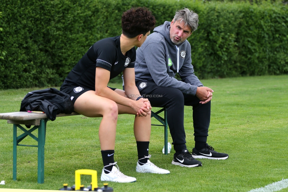 Horn - Sturm Damen
OEFB Frauen Cup, Halbfinale, SV Horn - SK Sturm Graz Damen, Trainingszentrum Horn Platz III, 26.05.2022. 

Foto zeigt Emily Cancienne (Assistenz Trainer Sturm Damen) und Christian Lang  (Trainer Sturm Damen)
