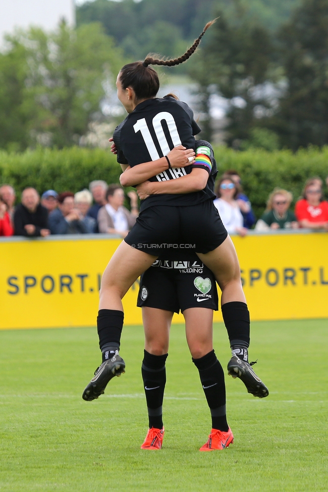 Horn - Sturm Damen
OEFB Frauen Cup, Halbfinale, SV Horn - SK Sturm Graz Damen, Trainingszentrum Horn Platz III, 26.05.2022. 

Foto zeigt Andrea Glibo (Sturm Damen) und Annabel Schasching (Sturm Damen)
Schlüsselwörter: torjubel