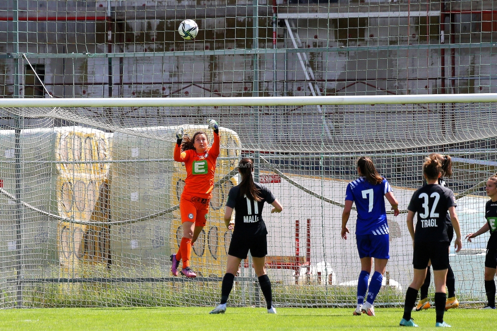 Horn - Sturm Damen
OEFB Frauen Cup, Halbfinale, SV Horn - SK Sturm Graz Damen, Trainingszentrum Horn Platz III, 26.05.2022. 

Foto zeigt Vanessa Gritzner (Sturm Damen), Anna Malle (Sturm Damen) und Leonie Christin Tragl (Sturm Damen)
