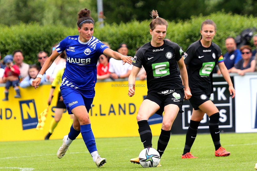 Horn - Sturm Damen
OEFB Frauen Cup, Halbfinale, SV Horn - SK Sturm Graz Damen, Trainingszentrum Horn Platz III, 26.05.2022. 

Foto zeigt Sophie Maierhofer (Sturm Damen) und Annabel Schasching (Sturm Damen)
