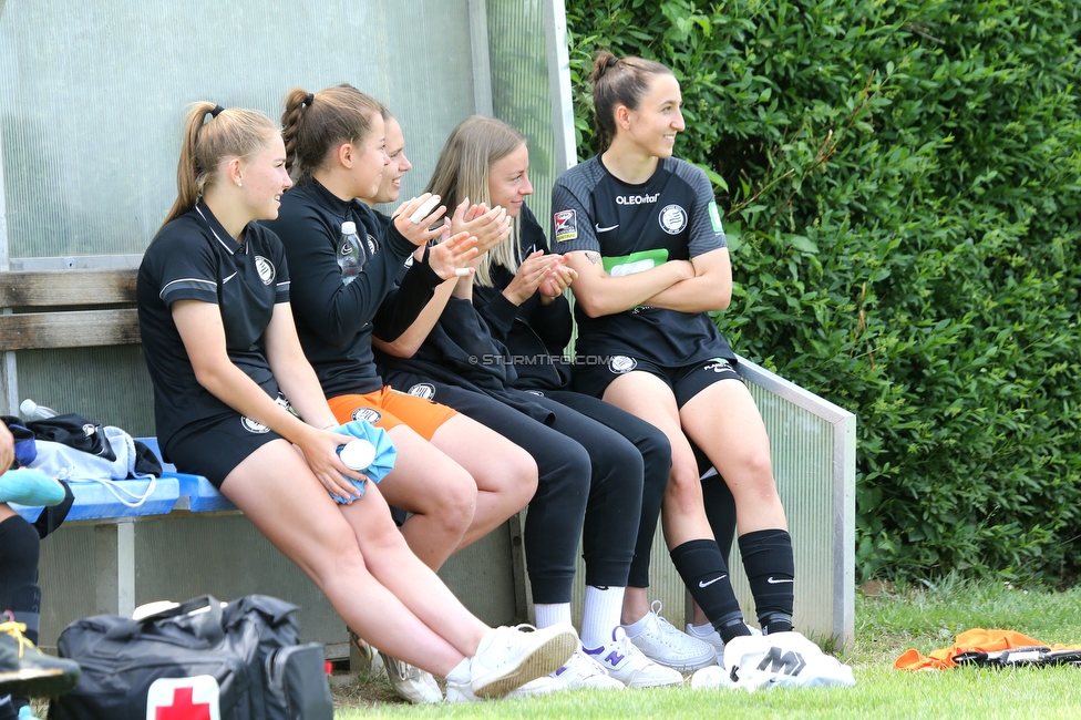 Horn - Sturm Damen
OEFB Frauen Cup, Halbfinale, SV Horn - SK Sturm Graz Damen, Trainingszentrum Horn Platz III, 26.05.2022. 

Foto zeigt Andrea Glibo (Sturm Damen), Mariella El Sherif (Sturm Damen), Valentina Kroell (Sturm Damen), Sophie Hillebrand (Sturm Damen) und Andrea Glibo (Sturm Damen)
