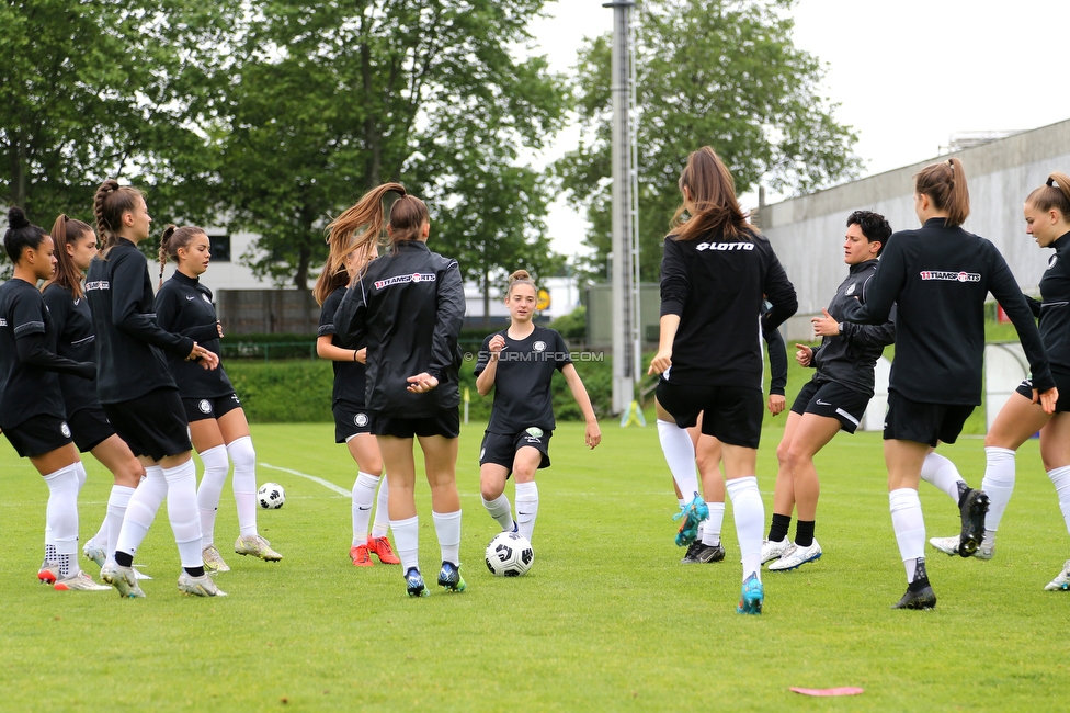 Sturm Damen - Suedburgenland
OEFB Frauen Bundesliga, 18. Runde, SK Sturm Graz Damen - FC Suedburgenland, STFV Arena Graz, 29.05.2022. 

Foto zeigt die Mannschaft der Sturm Damen
