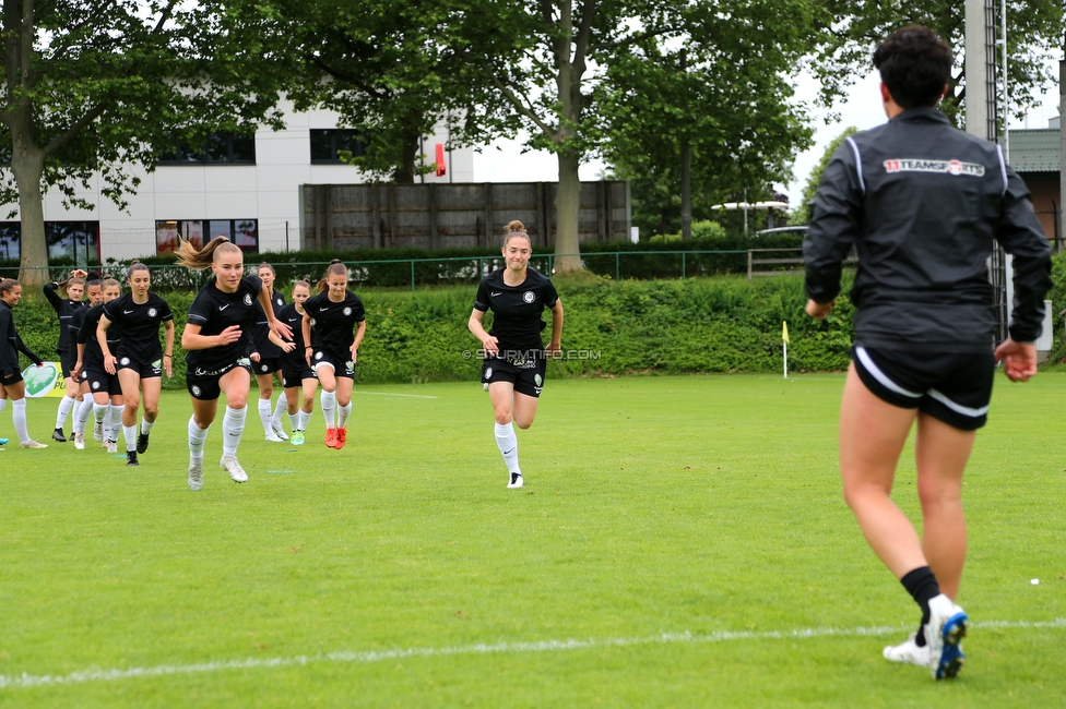 Sturm Damen - Suedburgenland
OEFB Frauen Bundesliga, 18. Runde, SK Sturm Graz Damen - FC Suedburgenland, STFV Arena Graz, 29.05.2022. 

Foto zeigt die Mannschaft der Sturm Damen
