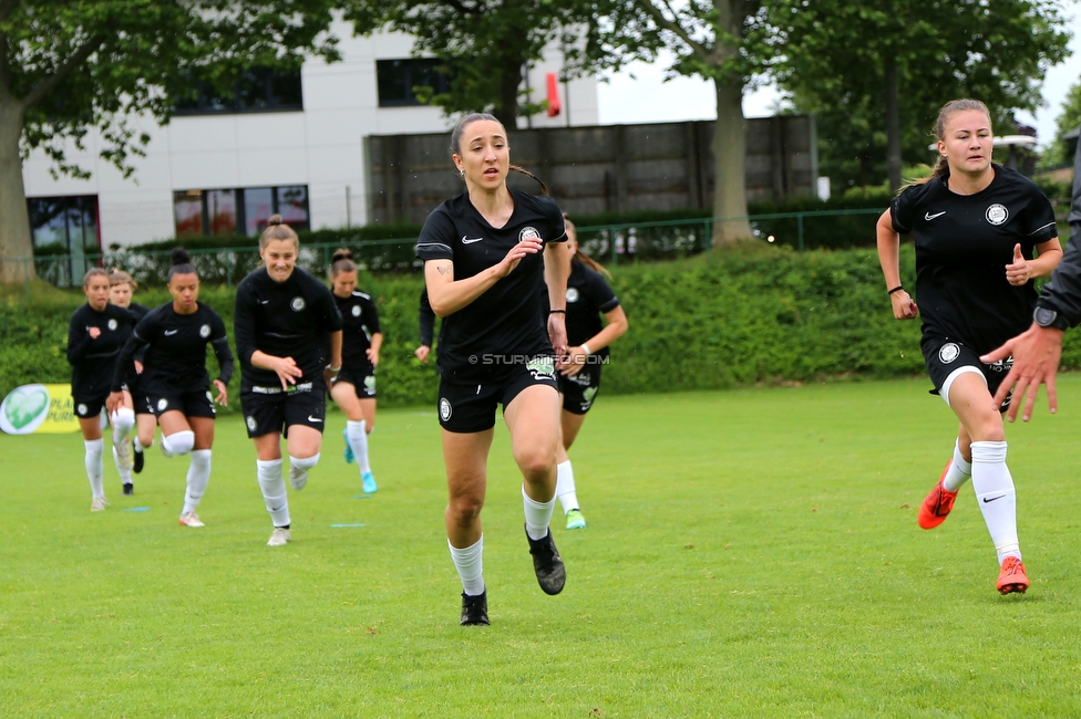 Sturm Damen - Suedburgenland
OEFB Frauen Bundesliga, 18. Runde, SK Sturm Graz Damen - FC Suedburgenland, STFV Arena Graz, 29.05.2022. 

Foto zeigt Andrea Glibo (Sturm Damen) und Annabel Schasching (Sturm Damen)
