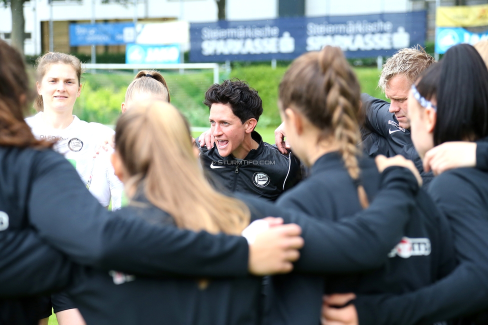 Sturm Damen - Suedburgenland
OEFB Frauen Bundesliga, 18. Runde, SK Sturm Graz Damen - FC Suedburgenland, STFV Arena Graz, 29.05.2022. 

Foto zeigt Emily Cancienne (Assistenz Trainer Sturm Damen)
