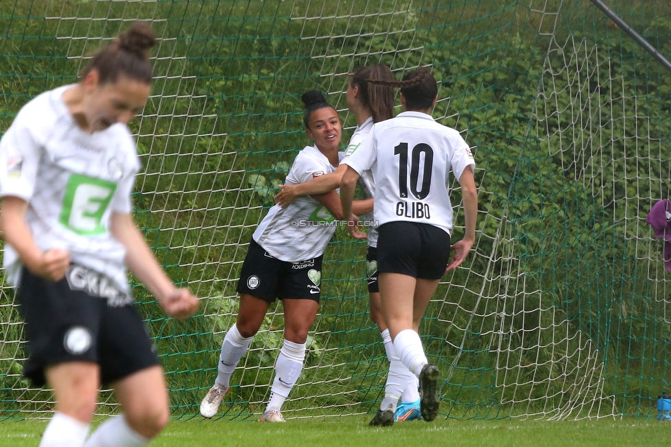 Sturm Damen - Suedburgenland
OEFB Frauen Bundesliga, 18. Runde, SK Sturm Graz Damen - FC Suedburgenland, STFV Arena Graz, 29.05.2022. 

Foto zeigt Marie-Yasmine Alidou (Sturm Damen) undAndrea Glibo (Sturm Damen)
