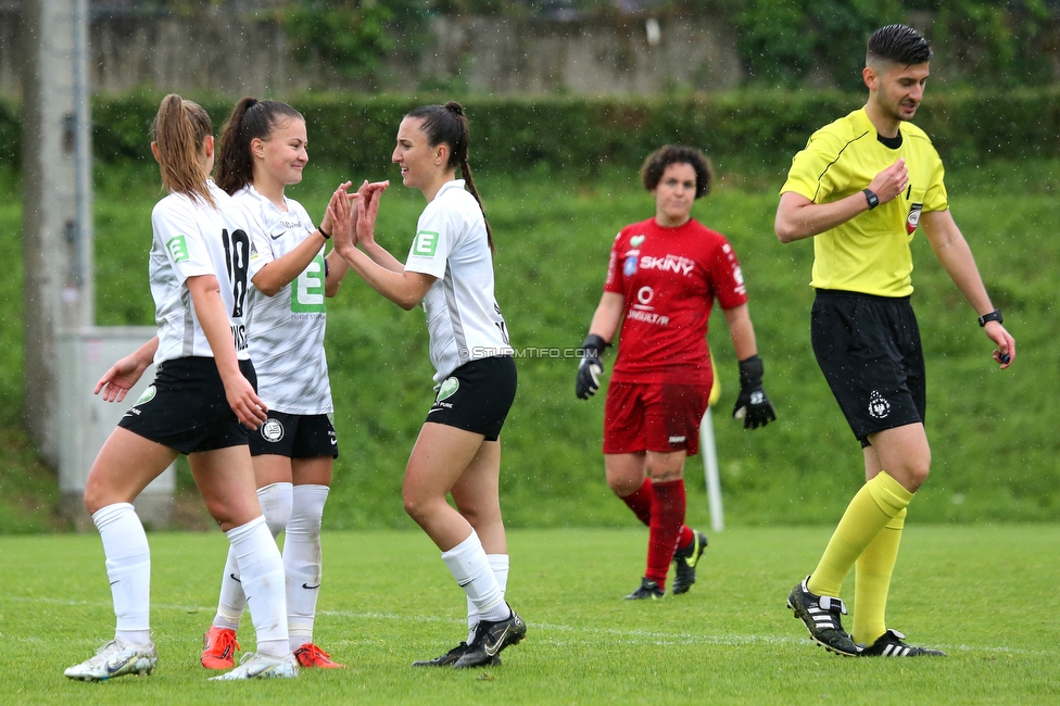 Sturm Damen - Suedburgenland
OEFB Frauen Bundesliga, 18. Runde, SK Sturm Graz Damen - FC Suedburgenland, STFV Arena Graz, 29.05.2022. 

Foto zeigt Anna Maria Wirnsberger (Sturm Damen),Annabel Schasching (Sturm Damen) und Andrea Glibo (Sturm Damen)
