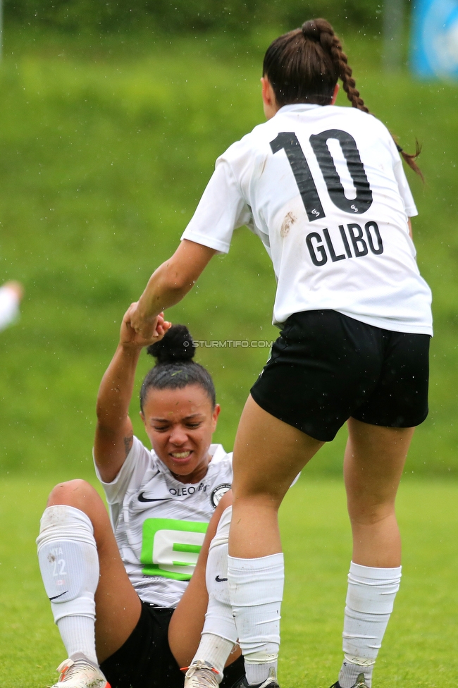 Sturm Damen - Suedburgenland
OEFB Frauen Bundesliga, 18. Runde, SK Sturm Graz Damen - FC Suedburgenland, STFV Arena Graz, 29.05.2022. 

Foto zeigt Marie-Yasmine Alidou (Sturm Damen) und Andrea Glibo (Sturm Damen)
