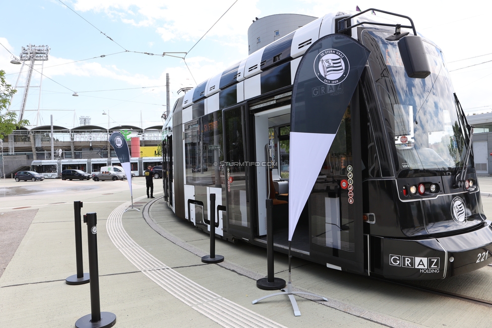 Sturm Strassenbahn
SK Sturm Graz Abo Vorverkauf, Praesentation Sturm Strassenbahn, Stadion Liebenau Graz, 01.06.2022.

Foto zeigt die Sturm Strassenbahn
