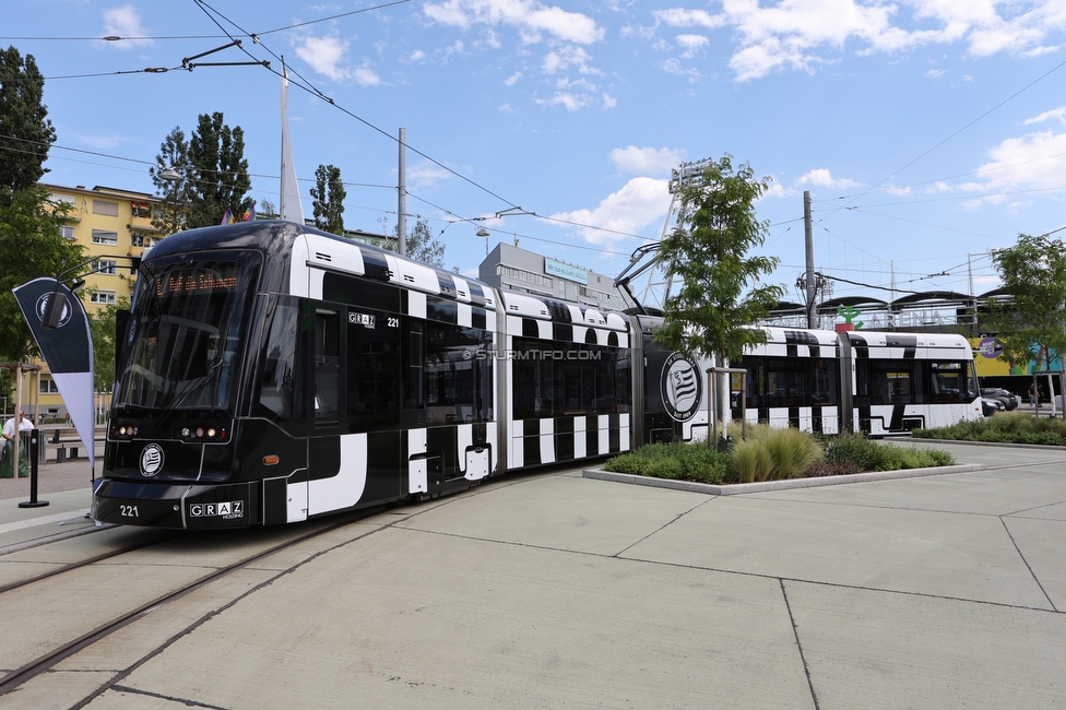 Sturm Strassenbahn
SK Sturm Graz Abo Vorverkauf, Praesentation Sturm Strassenbahn, Stadion Liebenau Graz, 01.06.2022.

Foto zeigt die Sturm Strassenbahn
