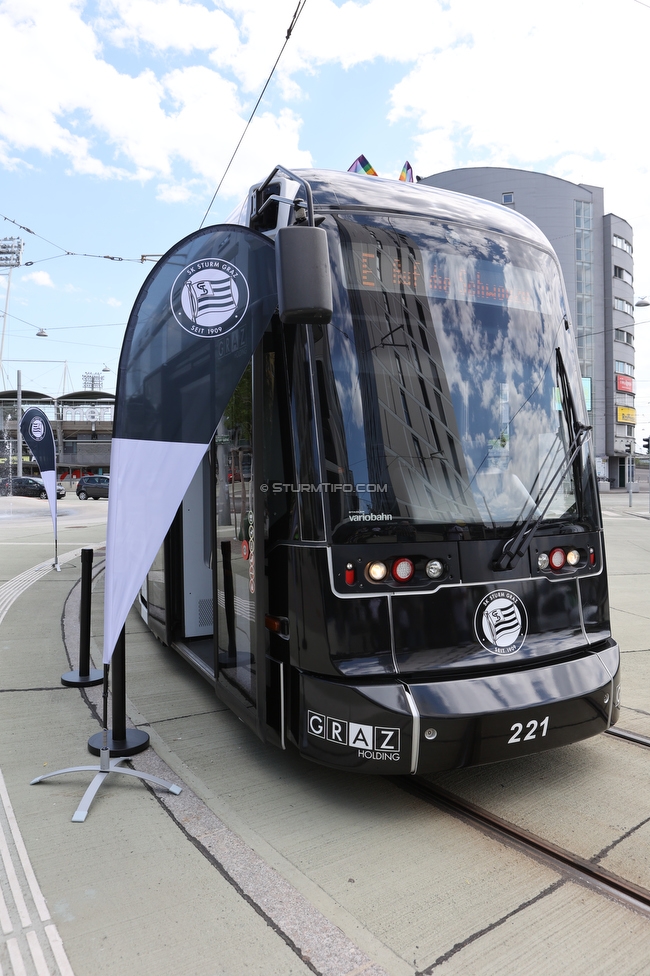 Sturm Strassenbahn
SK Sturm Graz Abo Vorverkauf, Praesentation Sturm Strassenbahn, Stadion Liebenau Graz, 01.06.2022.

Foto zeigt die Sturm Strassenbahn
