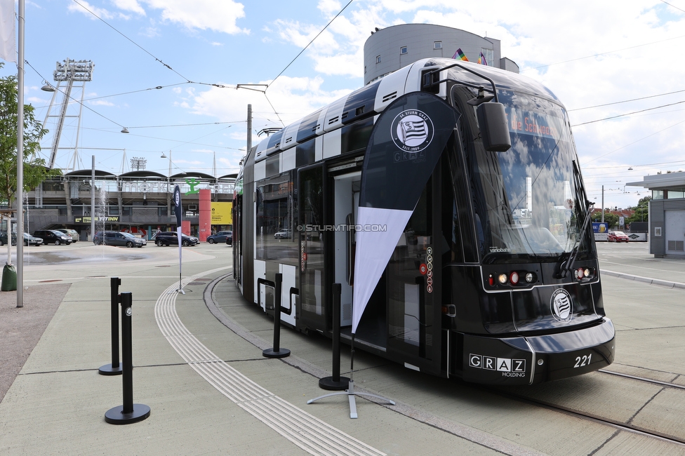 Sturm Strassenbahn
SK Sturm Graz Abo Vorverkauf, Praesentation Sturm Strassenbahn, Stadion Liebenau Graz, 01.06.2022.

Foto zeigt die Sturm Strassenbahn
