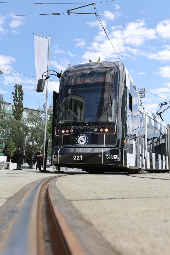 Sturm Strassenbahn
SK Sturm Graz Abo Vorverkauf, Praesentation Sturm Strassenbahn, Stadion Liebenau Graz, 01.06.2022.

Foto zeigt die Sturm Strassenbahn
