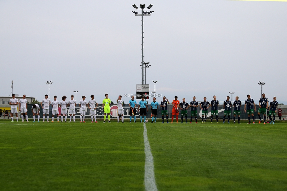 Sturm II - Hertha
Regionalliga Mitte, 33. Runde,  SK Sturm Graz II - WSC Hertha, Trainingszentrum Messendorf, 03.06.2022. 

Foto zeigt Mannschaft von Sturm II, das Schiedsrichterteam und die Mannschaft von Hertha
