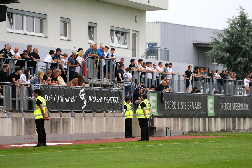 Sturm II - Hertha
Regionalliga Mitte, 33. Runde,  SK Sturm Graz II - WSC Hertha, Trainingszentrum Messendorf, 03.06.2022. 

Foto zeigt Fans von Sturm II
