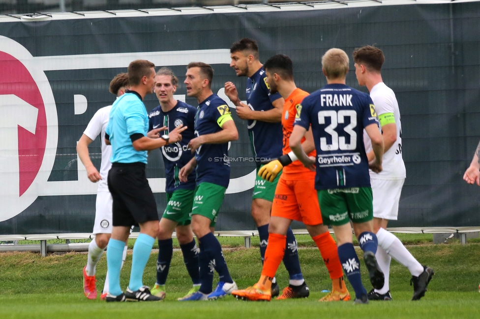 Sturm II - Hertha
Regionalliga Mitte, 33. Runde,  SK Sturm Graz II - WSC Hertha, Trainingszentrum Messendorf, 03.06.2022. 

Foto zeigt Schiedsrichter Robert Radev und Indir Duna (Hertha)
