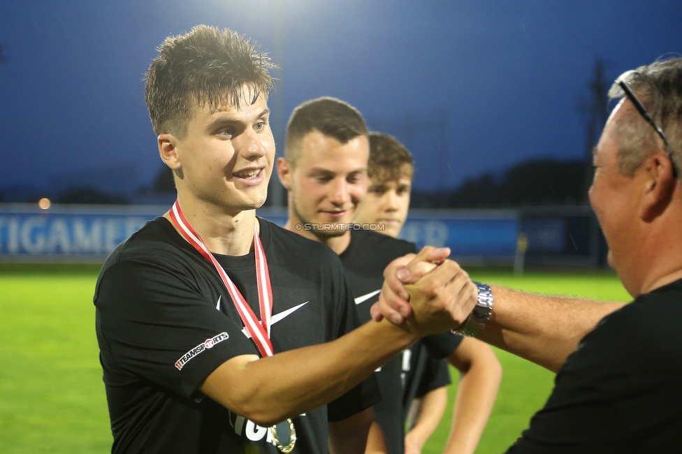 Sturm II - Hertha
Regionalliga Mitte, 33. Runde,  SK Sturm Graz II - WSC Hertha, Trainingszentrum Messendorf, 03.06.2022. 

Foto zeigt Spieler von Sturm II mit der Meistermedaille
