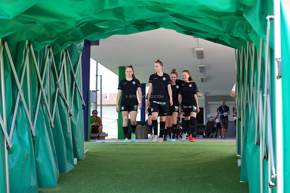 Sturm Damen - St. Poelten
OEFB Frauen Cup, Finale, SK Sturm Graz Damen - SKN St. Poelten Frauen, Stadion Amstetten, 04.06.2022. 

Foto zeigt die Mannschaft der Sturm Damen
