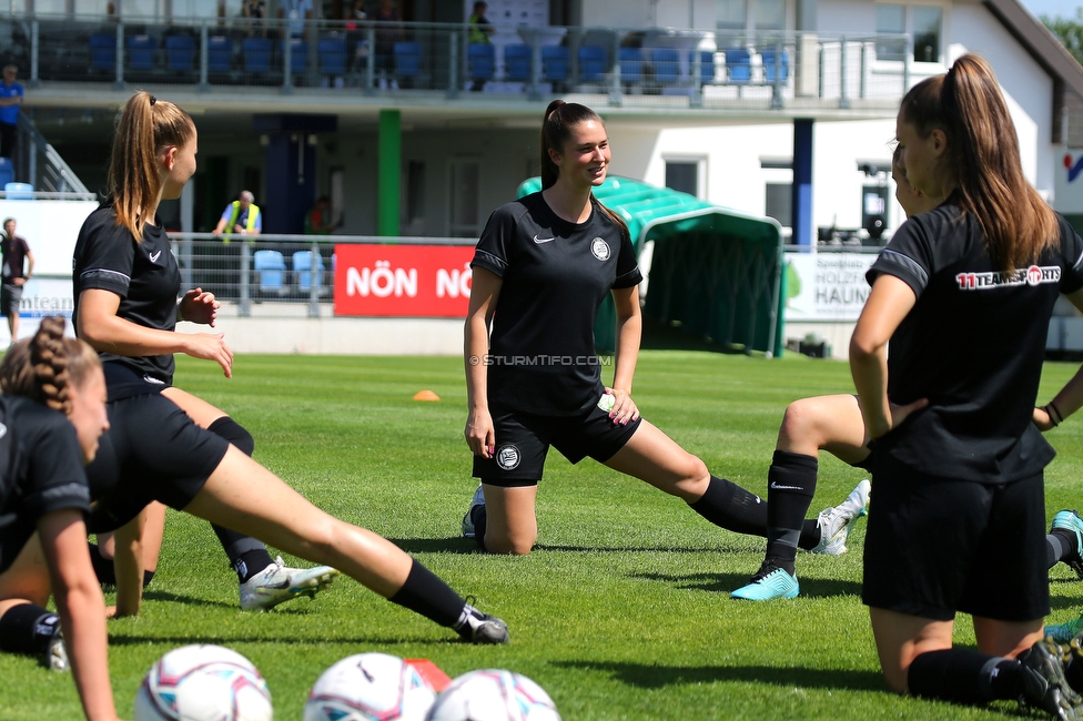 Sturm Damen - St. Poelten
OEFB Frauen Cup, Finale, SK Sturm Graz Damen - SKN St. Poelten Frauen, Stadion Amstetten, 04.06.2022. 

Foto zeigt Anna Maria Wirnsberger (Sturm Damen) und Anna Malle (Sturm Damen)
