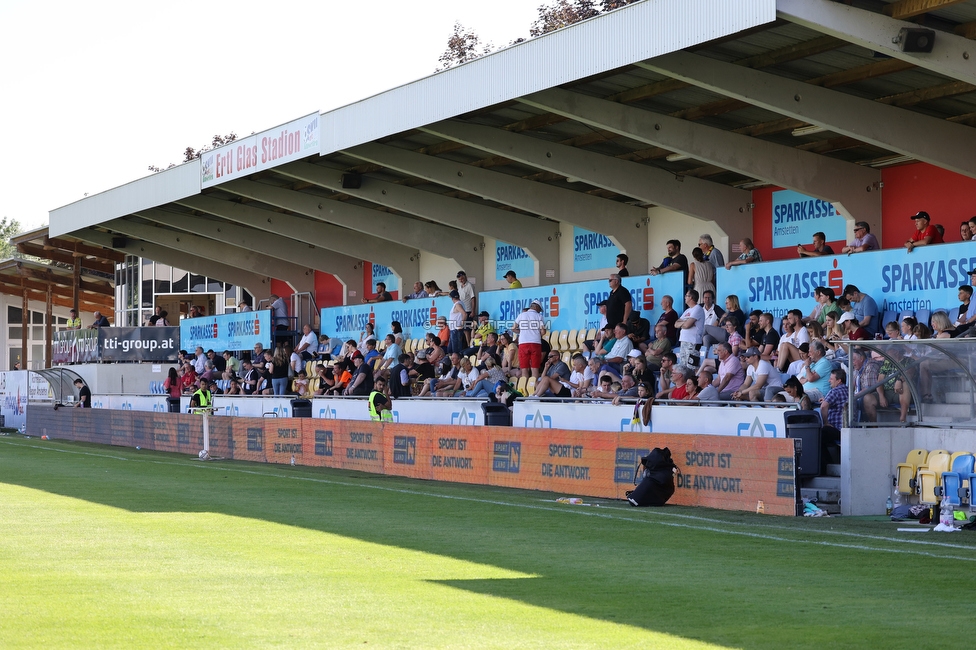 Sturm Damen - St. Poelten
OEFB Frauen Cup, Finale, SK Sturm Graz Damen - SKN St. Poelten Frauen, Stadion Amstetten, 04.06.2022. 

Foto zeigt Fans
