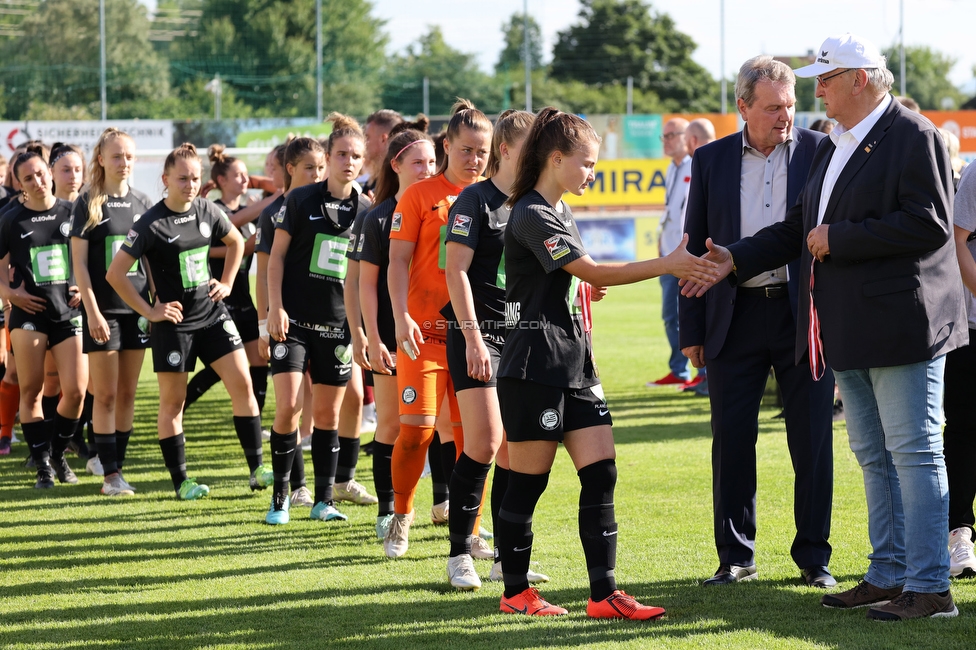 Sturm Damen - St. Poelten
OEFB Frauen Cup, Finale, SK Sturm Graz Damen - SKN St. Poelten Frauen, Stadion Amstetten, 04.06.2022. 

Foto zeigt die Mannschaft der Sturm Damen bei der Siegerehrung
