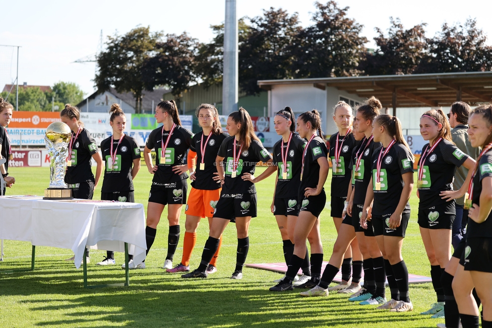 Sturm Damen - St. Poelten
OEFB Frauen Cup, Finale, SK Sturm Graz Damen - SKN St. Poelten Frauen, Stadion Amstetten, 04.06.2022. 

Foto zeigt die Mannschaft der Sturm Damen bei der Siegerehrung
