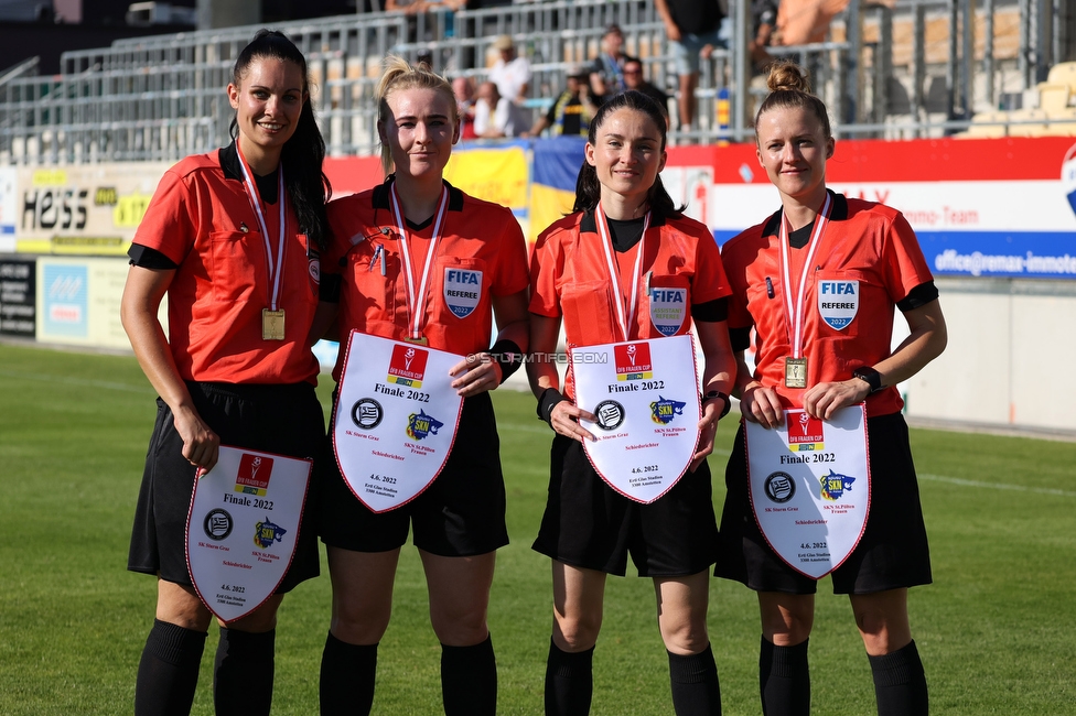 Sturm Damen - St. Poelten
OEFB Frauen Cup, Finale, SK Sturm Graz Damen - SKN St. Poelten Frauen, Stadion Amstetten, 04.06.2022. 

Foto zeigt das Schiedsrichterinnenteam Linda Thieme, Olivia Tschon, Sara Telek und Maria Ennsgraber
