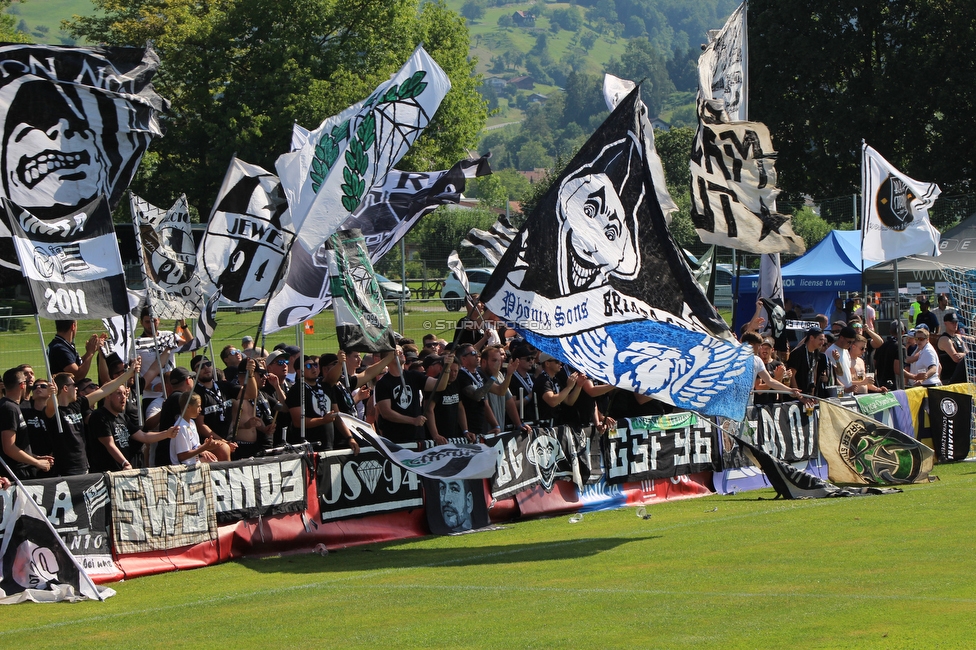 Roethis - Sturm Graz
OEFB Cup, 1. Runde, SC Roethis - SK Sturm Graz, Sportplatz an der Ratz, 16.07.2022. 

Foto zeigt Fans von Sturm
