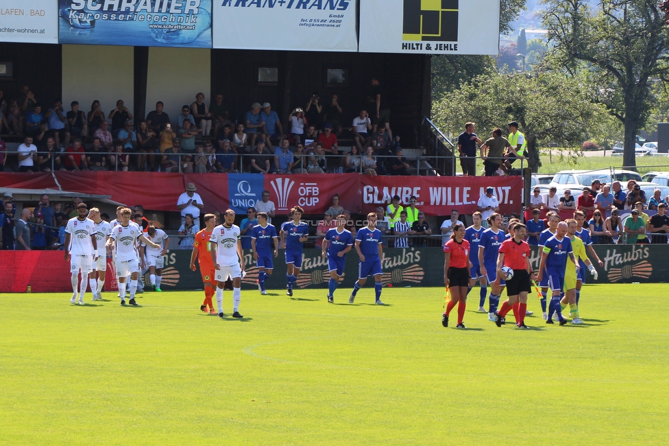 Roethis - Sturm Graz
OEFB Cup, 1. Runde, SC Roethis - SK Sturm Graz, Sportplatz an der Ratz, 16.07.2022. 

Foto zeigt die Mannschaft von Sturm und die Mannschaft von Roethis
