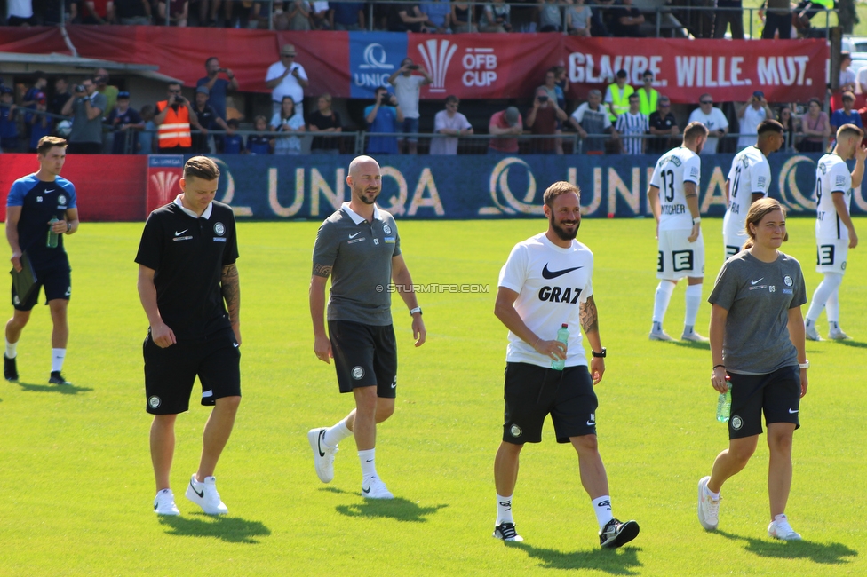 Roethis - Sturm Graz
OEFB Cup, 1. Runde, SC Roethis - SK Sturm Graz, Sportplatz an der Ratz, 16.07.2022. 

Foto zeigt Christian Ilzer (Cheftrainer Sturm) und Martin Ehrenreich (Teammanagement Sturm)
