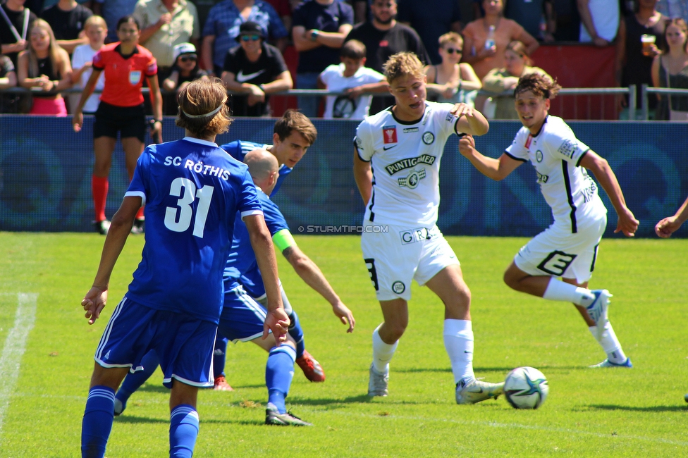 Roethis - Sturm Graz
OEFB Cup, 1. Runde, SC Roethis - SK Sturm Graz, Sportplatz an der Ratz, 16.07.2022. 

Foto zeigt Rasmus Hoejlund (Sturm) und Luca Kronberger (Sturm)
