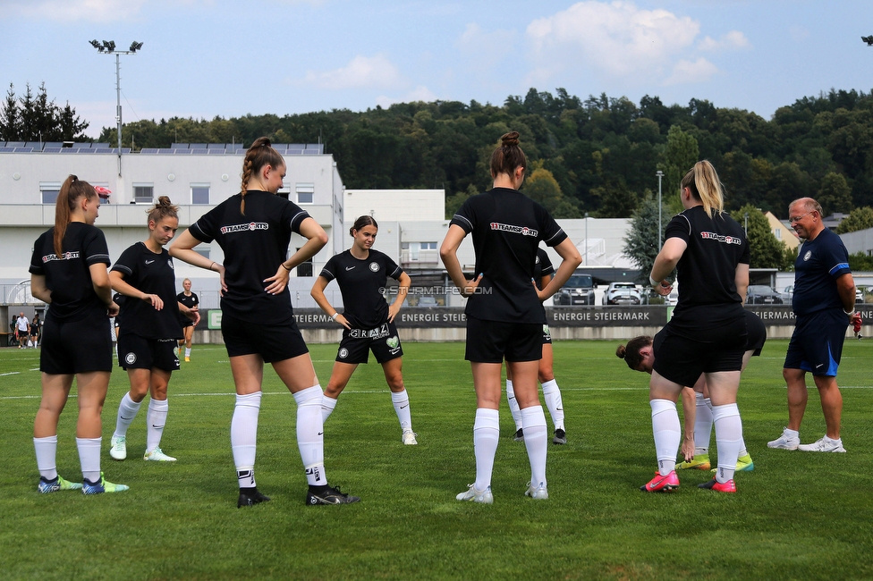 Sturm Damen - Haladas-Viktoria Szombathely
Testspiel, SK Sturm Graz Damen - Haladas-Viktoria Szombathely, Trainingszentrum, 23.07.2022. 

Foto zeigt die Mannschaft der Sturm Damen
