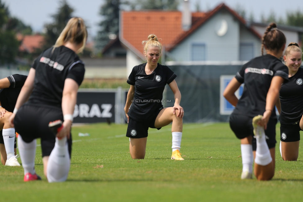 Sturm Damen - Haladas-Viktoria Szombathely
Testspiel, SK Sturm Graz Damen - Haladas-Viktoria Szombathely, Trainingszentrum, 23.07.2022. 

Foto zeigt Modesta Uka (Sturm Damen)
