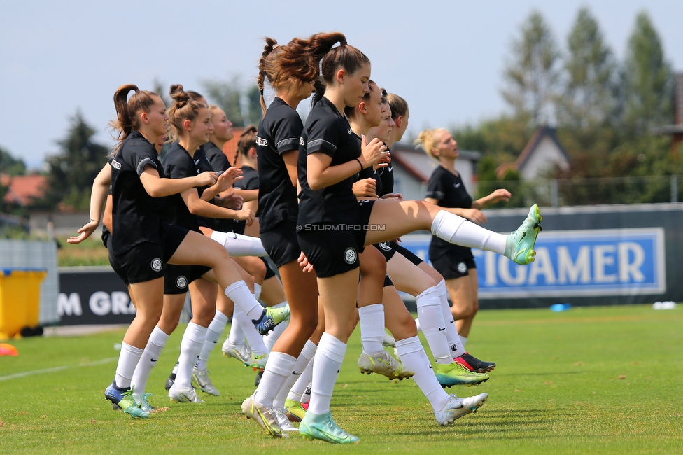 Sturm Damen - Haladas-Viktoria Szombathely
Testspiel, SK Sturm Graz Damen - Haladas-Viktoria Szombathely, Trainingszentrum, 23.07.2022. 

Foto zeigt die Mannschaft der Sturm Damen
