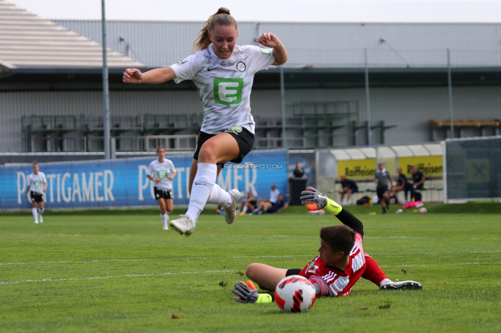 Sturm Damen - Haladas-Viktoria Szombathely
Testspiel, SK Sturm Graz Damen - Haladas-Viktoria Szombathely, Trainingszentrum, 23.07.2022. 

Foto zeigt Anna Maria Wirnsberger (Sturm Damen)
