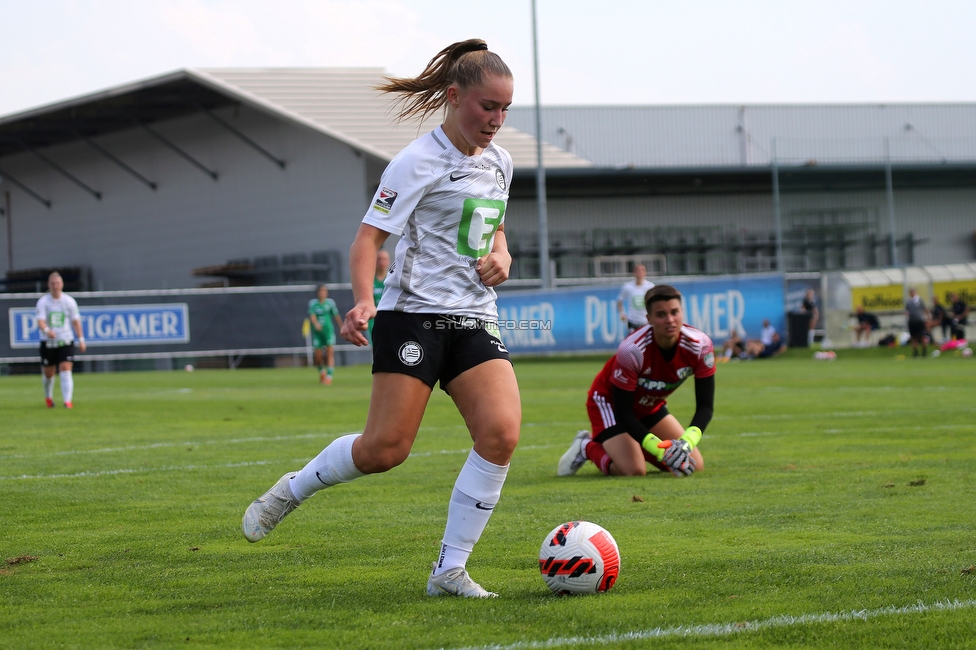 Sturm Damen - Haladas-Viktoria Szombathely
Testspiel, SK Sturm Graz Damen - Haladas-Viktoria Szombathely, Trainingszentrum, 23.07.2022. 

Foto zeigt Anna Maria Wirnsberger (Sturm Damen)
