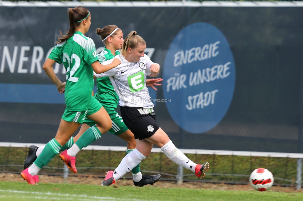 Sturm Damen - Haladas-Viktoria Szombathely
Testspiel, SK Sturm Graz Damen - Haladas-Viktoria Szombathely, Trainingszentrum, 23.07.2022. 

Foto zeigt Julia Matuschewski (Sturm Damen)
