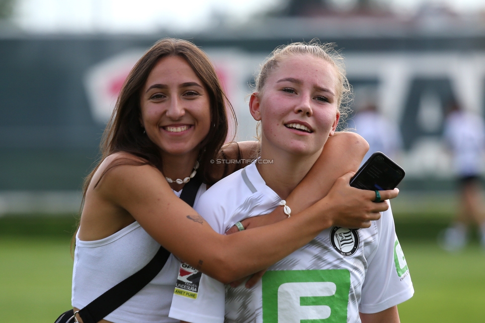 Sturm Damen - Haladas-Viktoria Szombathely
Testspiel, SK Sturm Graz Damen - Haladas-Viktoria Szombathely, Trainingszentrum, 23.07.2022. 

Foto zeigt Andrea Glibo (Sturm Damen) und Anna Maria Wirnsberger (Sturm Damen)
