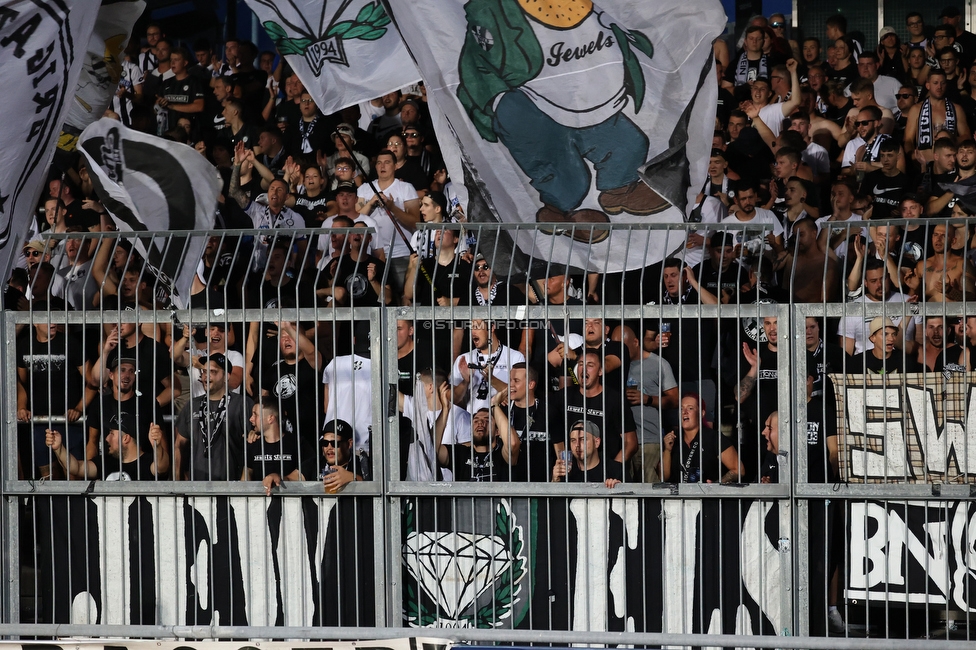 Wolfsberg - Sturm Graz
Oesterreichische Fussball Bundesliga, 1. Runde, Wolfsberger AC - SK Sturm Graz, Lavanttal Arena Wolfsberg, 23.07.2022. 

Foto zeigt Fans von Sturm
Schlüsselwörter: jewels