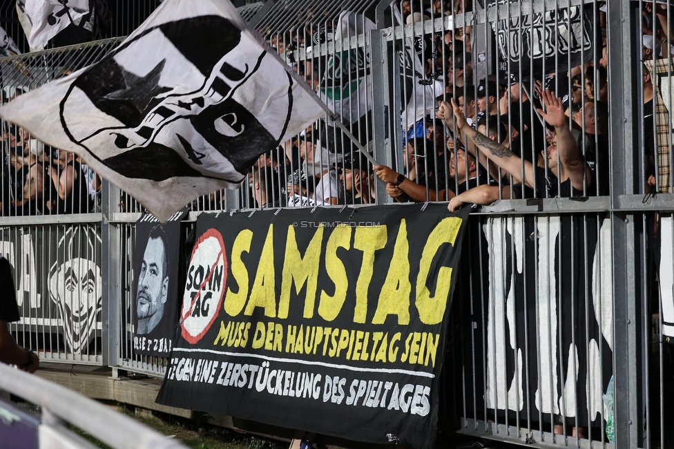 Wolfsberg - Sturm Graz
Oesterreichische Fussball Bundesliga, 1. Runde, Wolfsberger AC - SK Sturm Graz, Lavanttal Arena Wolfsberg, 23.07.2022. 

Foto zeigt Fans von Sturm mit einem Spruchband
Schlüsselwörter: samstag jewels