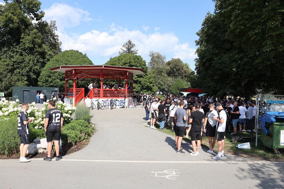 Sturm Graz - RB Salzburg
Oesterreichische Fussball Bundesliga, 2. Runde, SK Sturm Graz - FC RB Salzburg, Stadion Liebenau Graz, 30.07.2022. 

Foto zeigt Fans von Sturm im Augarten
