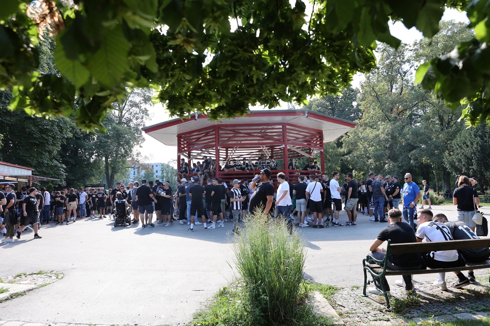 Sturm Graz - RB Salzburg
Oesterreichische Fussball Bundesliga, 2. Runde, SK Sturm Graz - FC RB Salzburg, Stadion Liebenau Graz, 30.07.2022. 

Foto zeigt Fans von Sturm im Augarten
